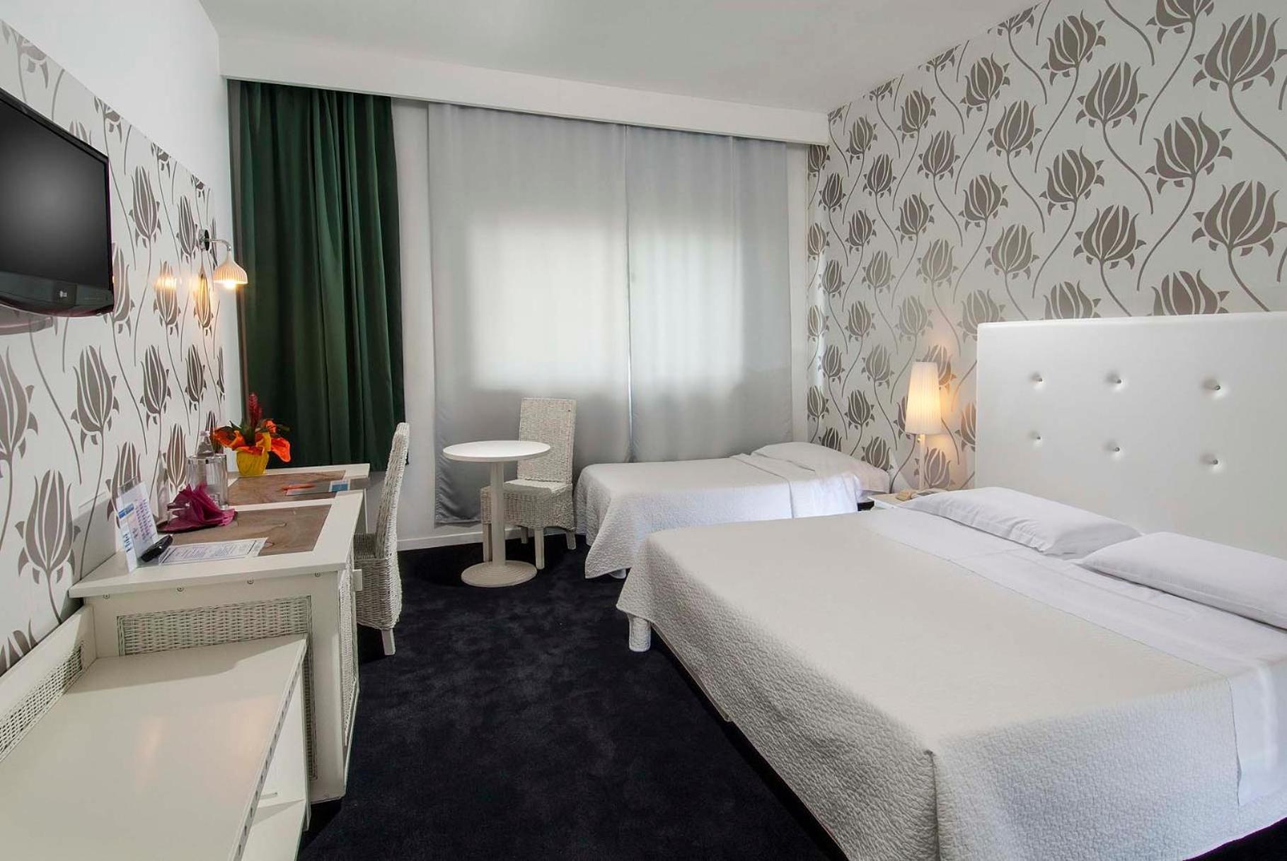 Hotel Mediterraneo Ριτσόνε Εξωτερικό φωτογραφία
