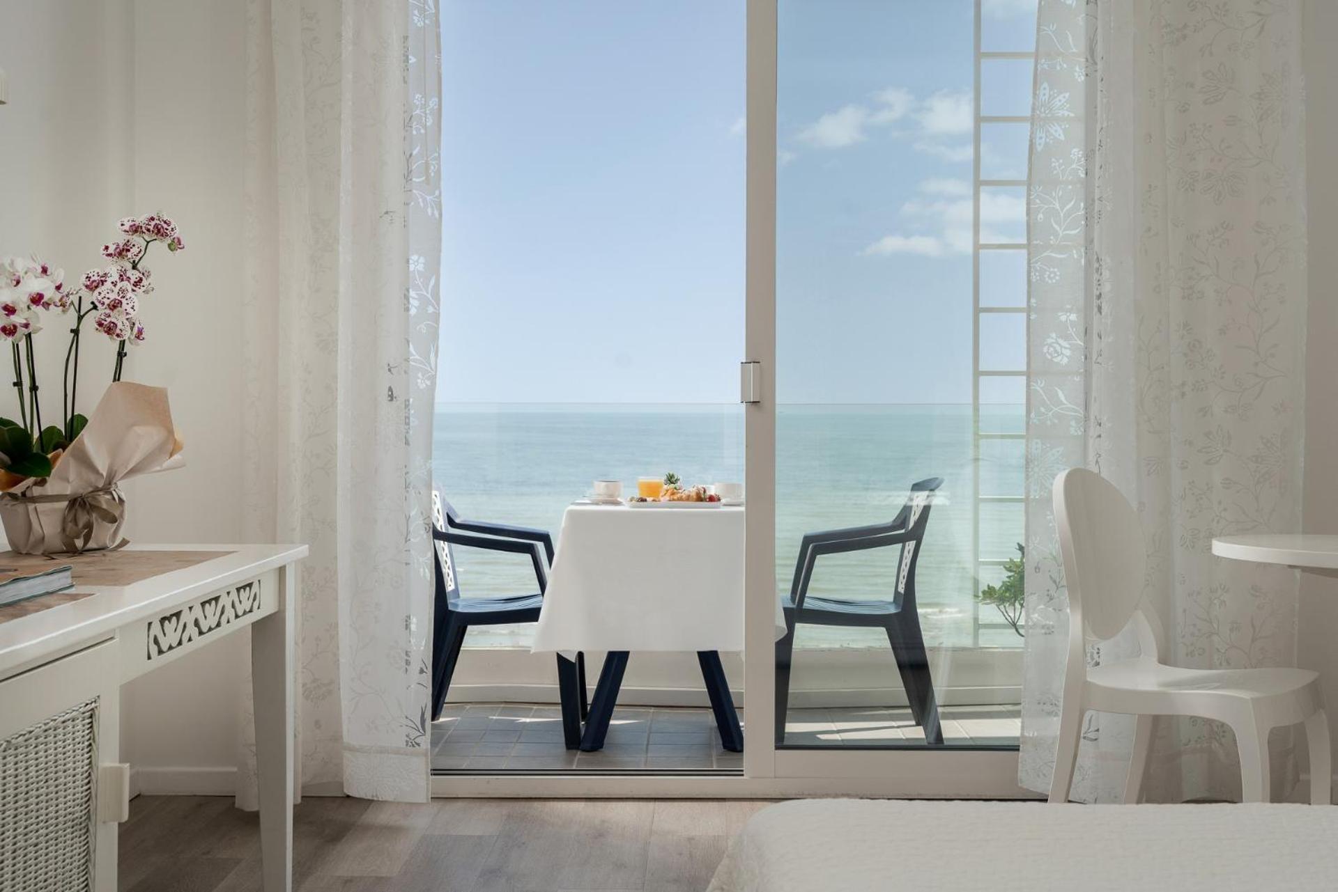 Hotel Mediterraneo Ριτσόνε Εξωτερικό φωτογραφία
