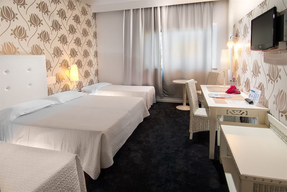Hotel Mediterraneo Ριτσόνε Εξωτερικό φωτογραφία